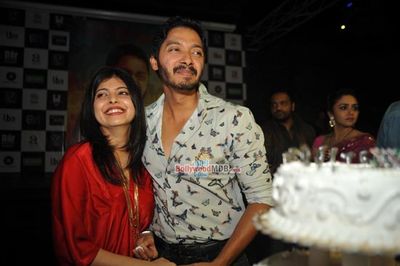Actor Shreyas Talpade celebrates birthday with the cast of his Marathi superhero film!