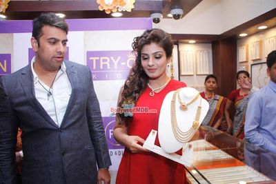Raveena Tandon at the Re-launch of E-commerce Website of P.N. Gadgil Jewellers Pvt. Ltd.