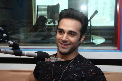 Pulkit Samrat & Riteish Deshmukh at Red FM Studios for Promoting 'Bangistan'