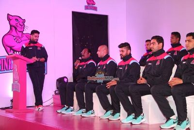 Abhishek Bachchan with his team members at the Press Meet of Jaipur Pink Panthar