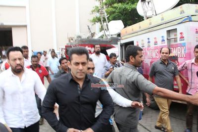 Salman Khan, Kabir Khan, Harshaali Malhotra at the Press Meet of 'Bajrangi Bhaijaan'