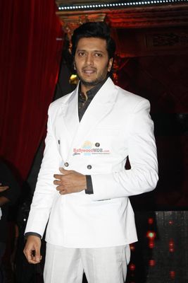 Riteish Deshmukh, Pulkit Samrat Promote Film 'Bangistan' on the Sets of Jhalak Reloaded