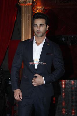 Riteish Deshmukh, Pulkit Samrat Promote Film 'Bangistan' on the Sets of Jhalak Reloaded
