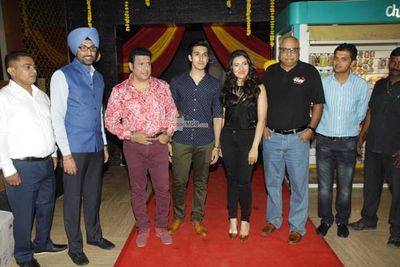 Dharmendra, Govinda, Geeta Basra, Govinda's daughter Tina Ahuja, Gippy Grewal at the Trailer of film 'Second Hand Husband'
