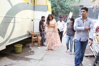 Vidya Balan promotes 'Hamari Adhuri Kahani' on the sets of Itna Karo Na Mujhe Pyaar
