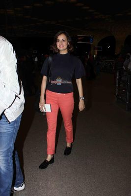 Hrithik Roshan, Sridevi, Anil Kapoor, Malaika Arora Khan, Neha Dhupia, Esha Gupta, Sonu Sood, Dia Mirza snapped leaving for IIFA 2015