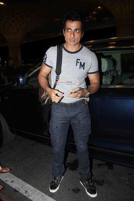 Hrithik Roshan, Sridevi, Anil Kapoor, Malaika Arora Khan, Neha Dhupia, Esha Gupta, Sonu Sood, Dia Mirza snapped leaving for IIFA 2015