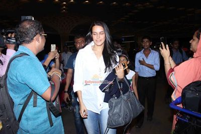 Hrithik Roshan, Sridevi, Anil Kapoor, Malaika Arora Khan, Neha Dhupia, Esha Gupta, Sonu Sood, Dia Mirza snapped leaving for IIFA 2015