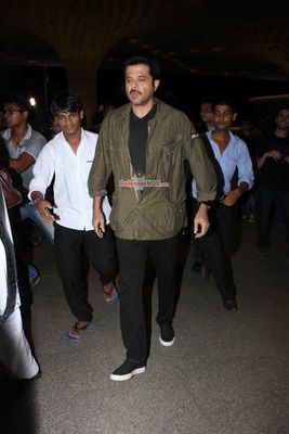 Hrithik Roshan, Sridevi, Anil Kapoor, Malaika Arora Khan, Neha Dhupia, Esha Gupta, Sonu Sood, Dia Mirza snapped leaving for IIFA 2015