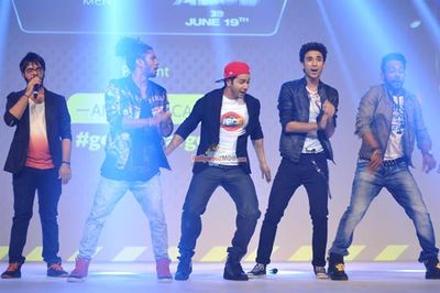 Varun Dhawan's 4D performance to promote film 'ABCD 2' in tie up with Pond's Men
