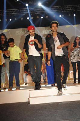 Varun Dhawan's 4D performance to promote film 'ABCD 2' in tie up with Pond's Men