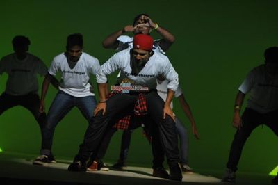 Varun Dhawan's 4D performance to promote film 'ABCD 2' in tie up with Pond's Men