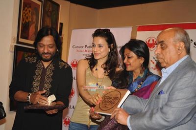 Amisha Patel, Singers Roop Kumar Rathod, Sonali Rathod at the Inauguration of a Group Art Exhibition