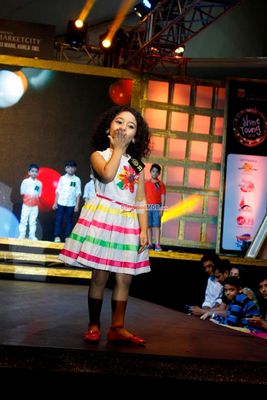 Malaika Arora Khan, Aditi Govitrikar, Vahbiz Mehta, Sandip Soparrkar, Amrita Raichand, Amy Billimoria and Alesia Raut at Grand Finale of Shine Young 2015 Kids Fashion Show