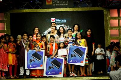 Malaika Arora Khan, Aditi Govitrikar, Vahbiz Mehta, Sandip Soparrkar, Amrita Raichand, Amy Billimoria and Alesia Raut at Grand Finale of Shine Young 2015 Kids Fashion Show