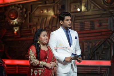 Malaika Arora Khan, Karan Johar, Kirron Kher, winner Manik Paul at 'India's Got Talent' Season 6 Grand Finale