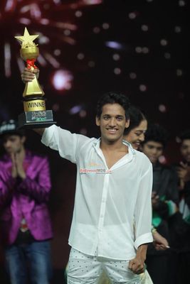 Malaika Arora Khan, Karan Johar, Kirron Kher, winner Manik Paul at 'India's Got Talent' Season 6 Grand Finale