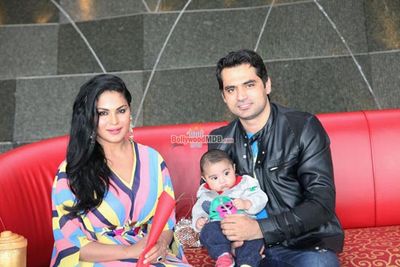 Veena Malik celebrates her 31st birthday with husband Asad Bashir and son Abram