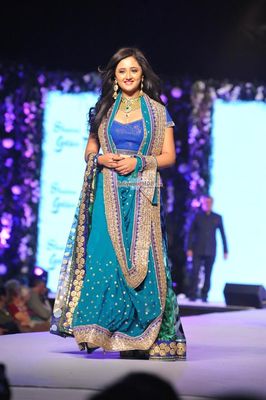 Aamir Khan & Sonakshi Sinha among Bolly Celebs walk the ramp at the 10th Annual Caring with Style Fashion Show