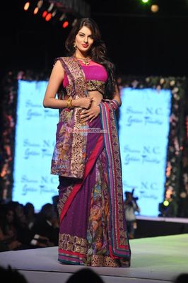 Aamir Khan & Sonakshi Sinha among Bolly Celebs walk the ramp at the 10th Annual Caring with Style Fashion Show