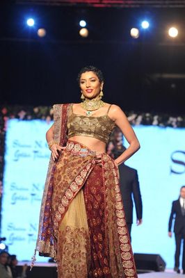 Aamir Khan & Sonakshi Sinha among Bolly Celebs walk the ramp at the 10th Annual Caring with Style Fashion Show
