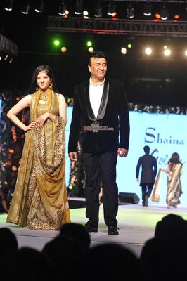 Aamir Khan & Sonakshi Sinha among Bolly Celebs walk the ramp at the 10th Annual Caring with Style Fashion Show