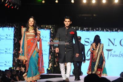 Aamir Khan & Sonakshi Sinha among Bolly Celebs walk the ramp at the 10th Annual Caring with Style Fashion Show