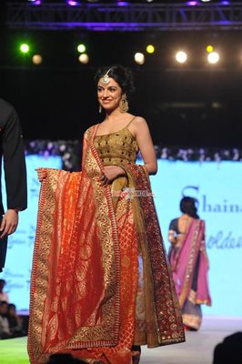 Aamir Khan & Sonakshi Sinha among Bolly Celebs walk the ramp at the 10th Annual Caring with Style Fashion Show