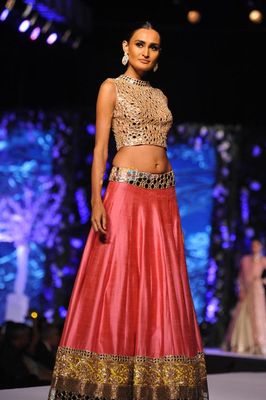 Aamir Khan & Sonakshi Sinha among Bolly Celebs walk the ramp at the 10th Annual Caring with Style Fashion Show