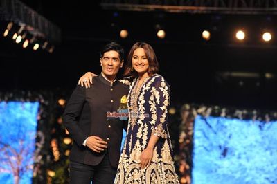 Aamir Khan & Sonakshi Sinha among Bolly Celebs walk the ramp at the 10th Annual Caring with Style Fashion Show