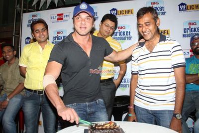 Sohail Khan poses with the winner of 'BIG'est Cricket Fan contest