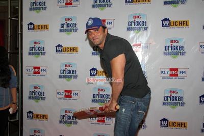 Sohail Khan poses with the winner of 'BIG'est Cricket Fan contest