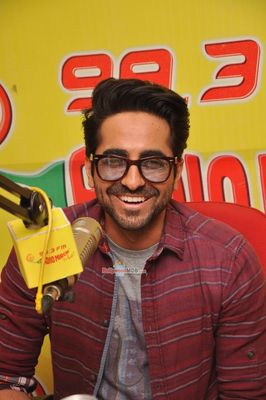 Ayushmann Khurana and Bhumi Pednekar promote 'Dum Laga Ke Haisha' at Radio Mirchi FM Studios