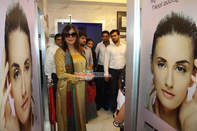 Zeenat Aman at the Launch of Dr. Simple Aher's new clinic, Skin Lounge