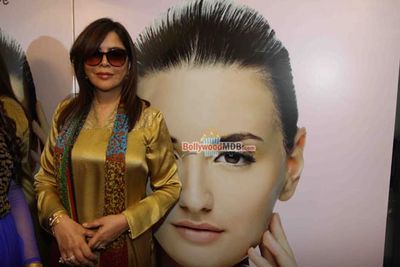 Zeenat Aman at the Launch of Dr. Simple Aher's new clinic, Skin Lounge