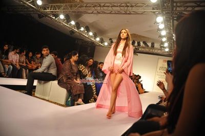 Vaani Kapoor walks the Ramp as Showstopper for Reliance Footprint presents Sailex show at Lakme Fashion Week Summer / Resort 2015