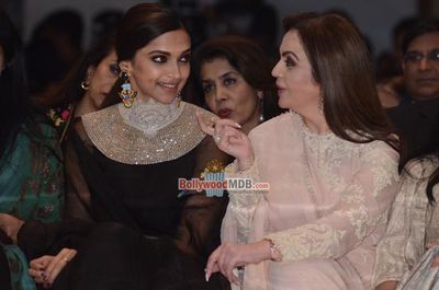 Bollywood Celebs at designer Anamika Khanna's show at Lakme Fashion Week Summer/Resort 2015 Grand Finale