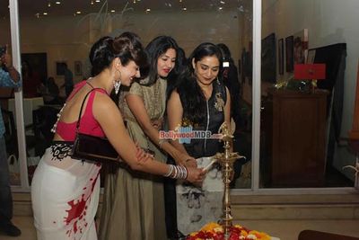 Pooja Batra and Deepti Bhatnagar among Bolly Celebs at art preview of artist Rekha Rana in Mumbai