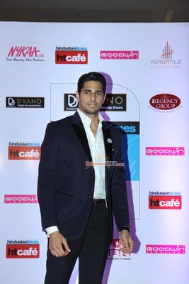 Aishwarya Rai, Deepika Padukone, Sonam Kapoor, Sonakshi Sinha among Bolly Celebs at the Hindustan Times Mumbai's Most Stylish 2015 Awards