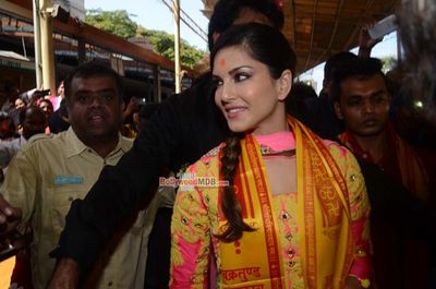 Sunny Leone Snapped at The Siddhivinayak Temple in Mumbai