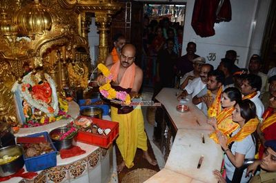 Sunny Leone Snapped at The Siddhivinayak Temple in Mumbai