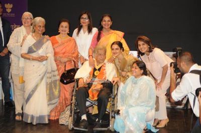 Ranbir Kapoor, Saif Ali Khan, Amitabh Bachchan, Hema Malini, Rekha, Rishi Kapoor among celebs at Presentation of 'Dadasaheb Phalke Award' to legendary veteran actor Shashi Kapoor