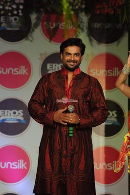Kangana Ranaut and R. Madhavan with Performance by Nooran Sisters at film 'Tanu Weds Manu Returns' Sangeet Party