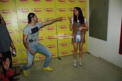 Varun Dhawan and Shraddha Kapoor Promote Film 'ABCD 2' at 93.5 RED FM Studios