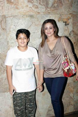 Kangana Ranaut, Preity Zinta, Aditi Rao Hydari, Huma Qureshi, R. Madhavan among Bolly Celebs at film 'Tanu Weds Manu Returns' Special Screening