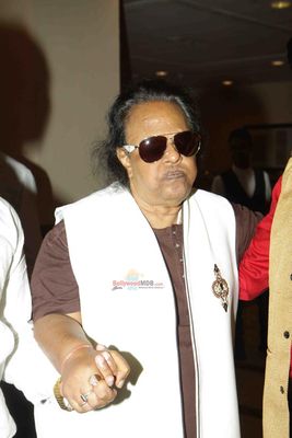 Bolly & Music Industry Celebs at Singer Abhijeet Bhattacharya's Wedding Anniversary