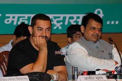 Aamir Khan Launches Swachhata Saptapadi Scheme with Maharashtra CM Devendra Fadnavis