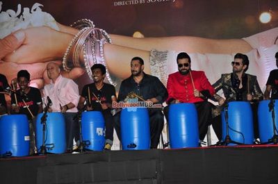 'Prem Ratan Dhan Payo' Star Cast Celebrate Diwali with Kids from 'Dharavi Rocks' Music Band