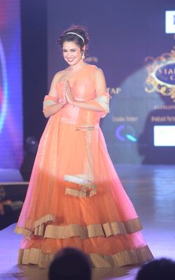 Celebs walk the ramp at Manali Jagtap's Star Walk Fashion Show for NGO UMEED in association with P N Gadgil