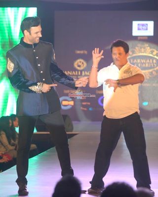 Celebs walk the ramp at Manali Jagtap's Star Walk Fashion Show for NGO UMEED in association with P N Gadgil